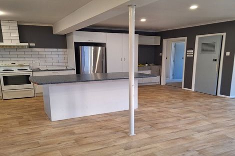 Photo of property in 18 Lyndfield Lane, Newlands, Wellington, 6037