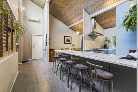 Photo of property in 10 St Lucia Place, Unsworth Heights, Auckland, 0632