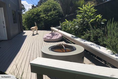 Photo of property in 2/99 Konini Road, Titirangi, Auckland, 0604