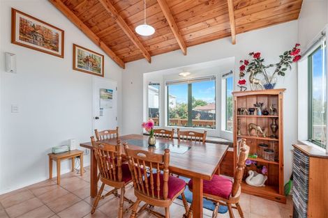 Photo of property in 1/204 Sturges Road, Henderson, Auckland, 0612