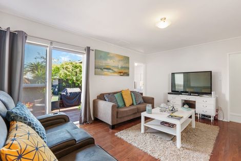 Photo of property in 3/14 Orchid Place, Te Atatu South, Auckland, 0610