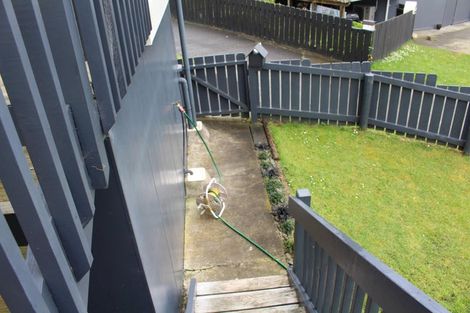 Photo of property in 8 Louise Place, West Harbour, Auckland, 0618