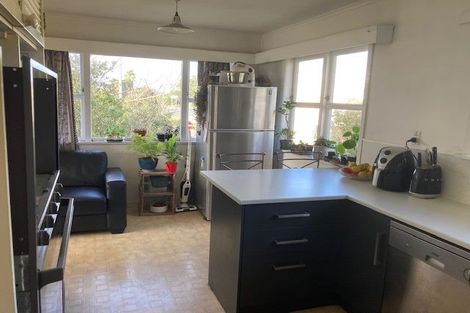Photo of property in 552 East Coast Road, Windsor Park, Auckland, 0630