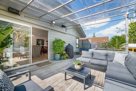 Photo of property in 39 Solar Road, Glen Eden, Auckland, 0602