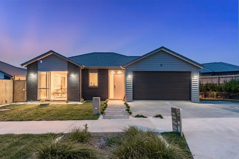 Photo of property in 41 Lumbarda Drive, Kumeu, 0810
