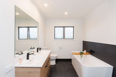 Photo of property in 4a Freedom Drive, Kelvin Grove, Palmerston North, 4414