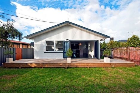 Photo of property in 2/53 Lancaster Road, Beach Haven, Auckland, 0626