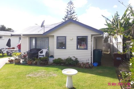Photo of property in 39 Rewarewa Road, Te Atatu Peninsula, Auckland, 0610