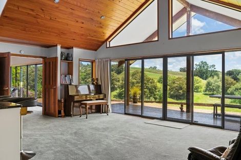 Photo of property in 87 Hurndall Street East, Maungaturoto, 0520