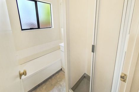 Photo of property in 1/111 Sturges Road, Henderson, Auckland, 0612