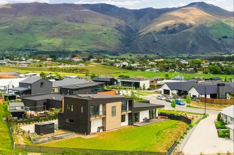 Photo of property in 18 Kotare Drive, Wanaka, 9305