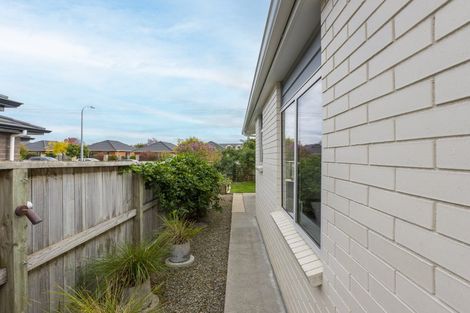 Photo of property in 23 Mahia Lane, Waikanae, 5036