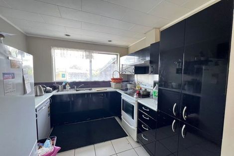 Photo of property in 48 Spence Road, Henderson, Auckland, 0612
