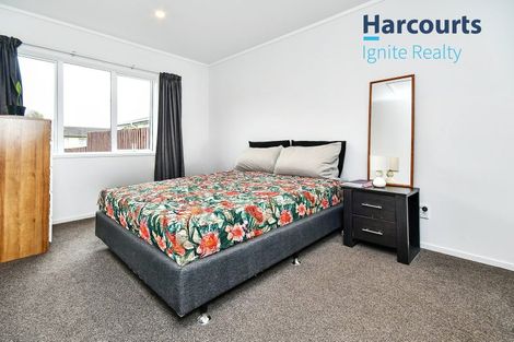 Photo of property in 8 Booker Place, Weymouth, Auckland, 2103