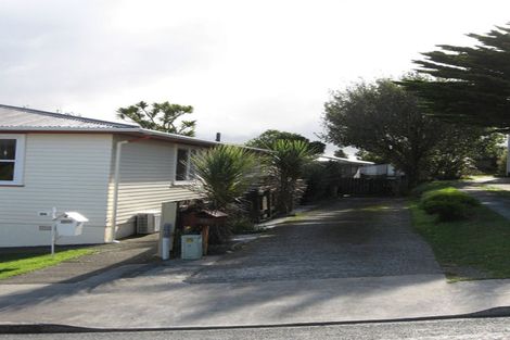 Photo of property in 32 Link Road, Newlands, Wellington, 6037