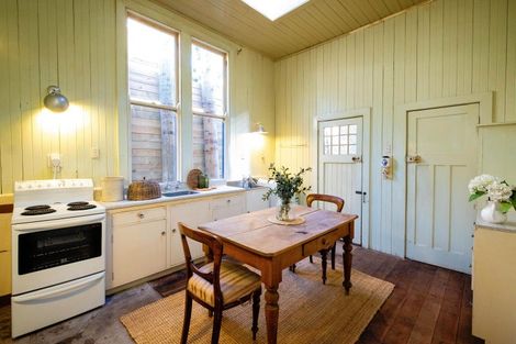Photo of property in 33 Seapoint Road, Bluff Hill, Napier, 4110