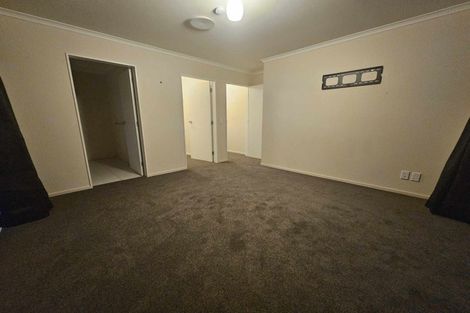 Photo of property in 37 Mcewen Crescent, Riverstone Terraces, Upper Hutt, 5018