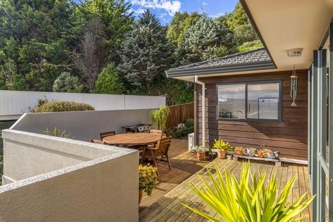 Photo of property in 77 Kakariki Grove, Waikanae, 5036