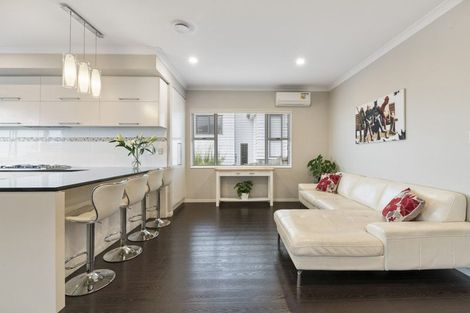 Photo of property in 8 Oak View Terrace, Schnapper Rock, Auckland, 0632