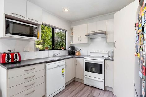 Photo of property in 19 Loughanure Place, Massey, Auckland, 0614