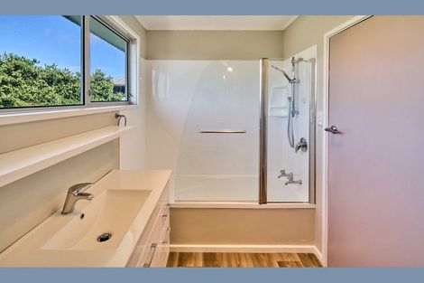 Photo of property in 17 Rembrandt Avenue, Tawa, Wellington, 5028