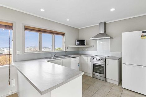 Photo of property in 92 Sunset Road, Unsworth Heights, Auckland, 0632