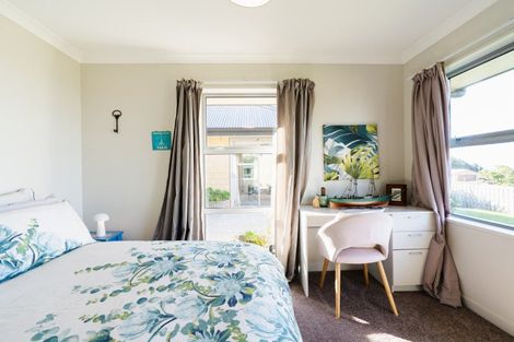 Photo of property in 37 Highgrove, Saint Clair, Dunedin, 9012