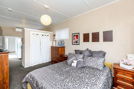 Photo of property in 20 Mace Terrace, Oakura, 4314