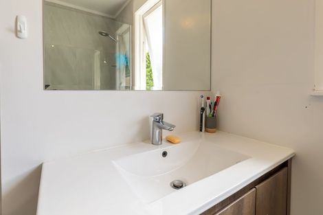 Photo of property in 21 South Lynn Road, Titirangi, Auckland, 0604