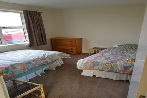 Photo of property in 15 Honeysuckle Place, Northcote, Christchurch, 8052