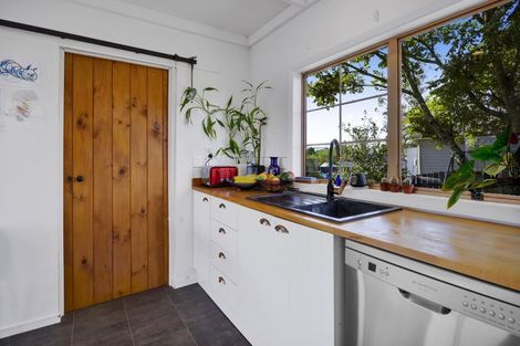 Photo of property in 9 Standish Street, Midhirst, Stratford, 4394