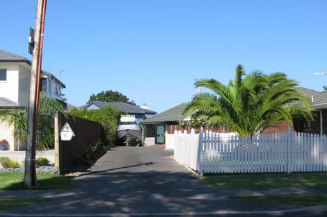 Photo of property in 2/2 Law Street, Torbay, Auckland, 0630