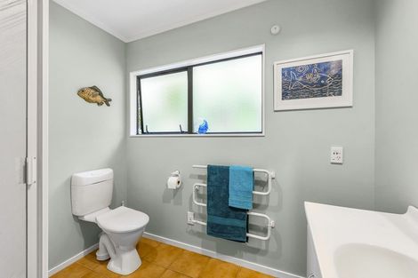 Photo of property in 77 Kakariki Grove, Waikanae, 5036