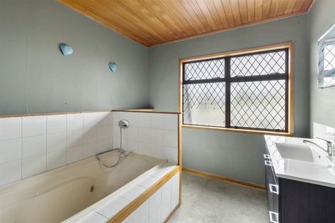 Photo of property in 9 Gloria Avenue, Te Atatu Peninsula, Auckland, 0610