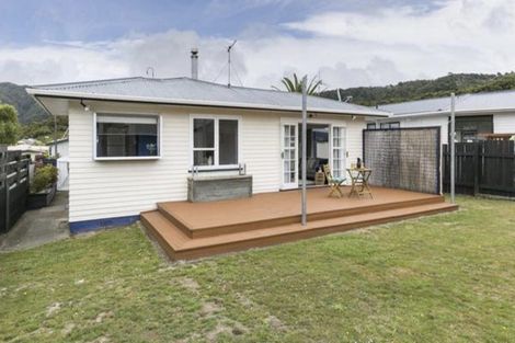 Photo of property in 8 Karamea Grove, Wainuiomata, Lower Hutt, 5014