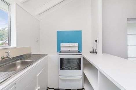 Photo of property in 24/125u Queens Drive, Lyall Bay, Wellington, 6022