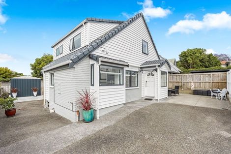 Photo of property in 2/58 Hillcrest Avenue, Hillcrest, Auckland, 0627