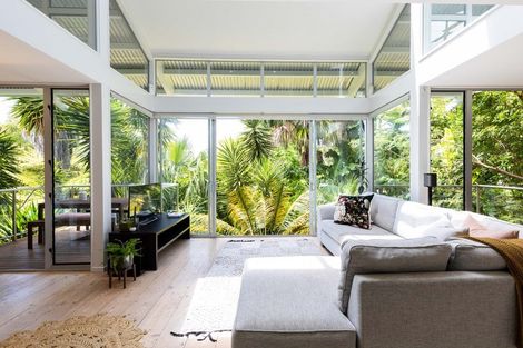 Photo of property in 50a Colonial Road, Birkenhead, Auckland, 0626