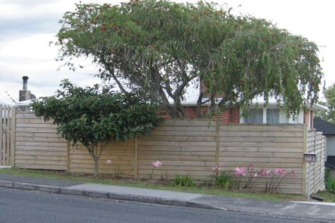 Photo of property in 140 Luckens Road, West Harbour, Auckland, 0618