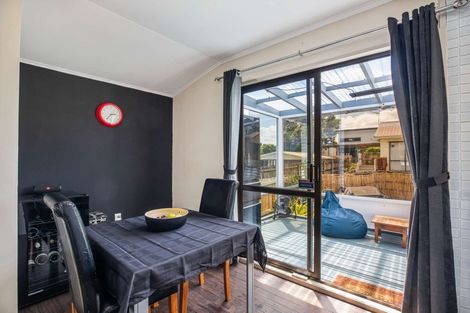 Photo of property in 37 Pomaria Road, Henderson, Auckland, 0610