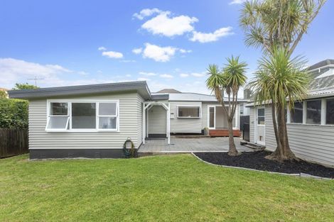 Photo of property in 18 O'halloran Road, Howick, Auckland, 2014