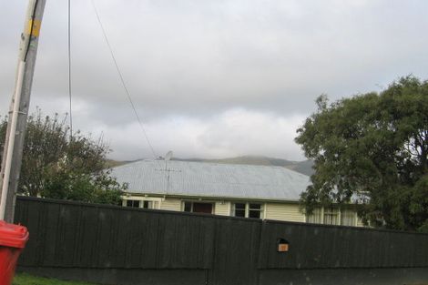 Photo of property in 17 Kereru Bend, Tawa, Wellington, 5028