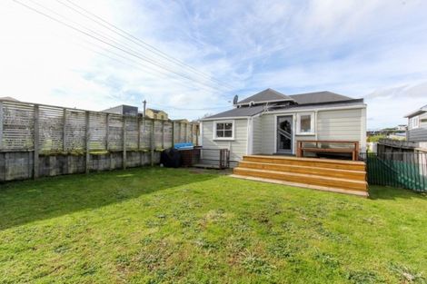 Photo of property in 2 Kingwell Street, Moturoa, New Plymouth, 4310