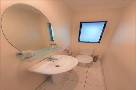 Photo of property in 9 Parkvale Grove, Te Atatu Peninsula, Auckland, 0610