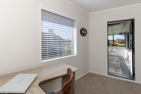 Photo of property in 64 Links View Drive, Omokoroa, 3114