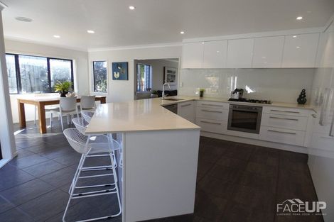 Photo of property in 7 Landmark Drive, Te Atatu Peninsula, Auckland, 0610