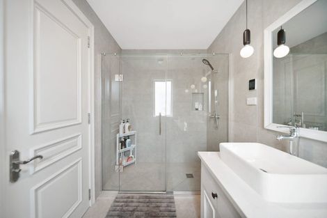 Photo of property in 2 Bela Vista Boulevard, Swanson, Auckland, 0614