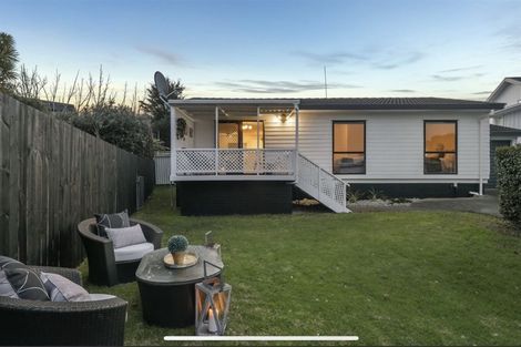 Photo of property in 2 Graham Avenue, Te Atatu Peninsula, Auckland, 0610