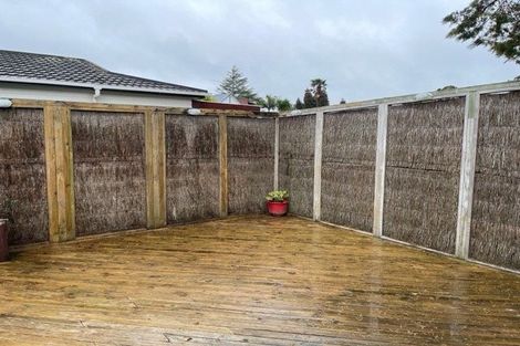 Photo of property in 2/55 Northcote Road, Hillcrest, Auckland, 0627