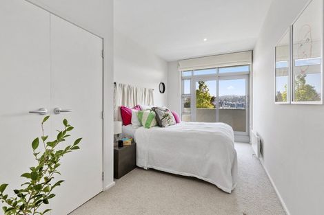 Photo of property in Beauport Apartments, 30u2 The Crescent, Roseneath, Wellington, 6011